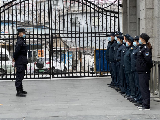 潤州保安公司組織鎮(zhèn)江崇實女子中學(xué)保安隊員進行隊列及防爆器械訓(xùn)練